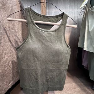 Lululemon cropped tank size 6